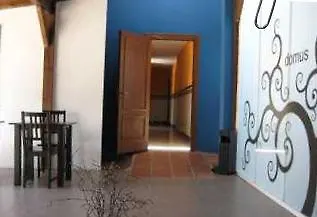 Готель Domus *